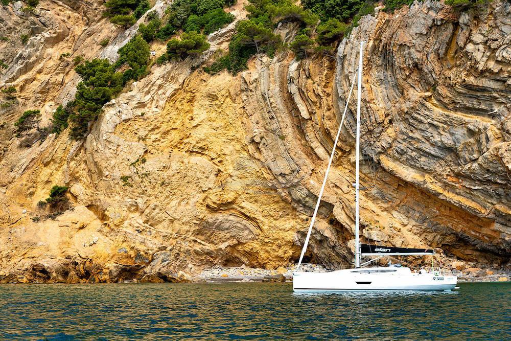 Elan E5 sailing boat charter croatia 2 min
