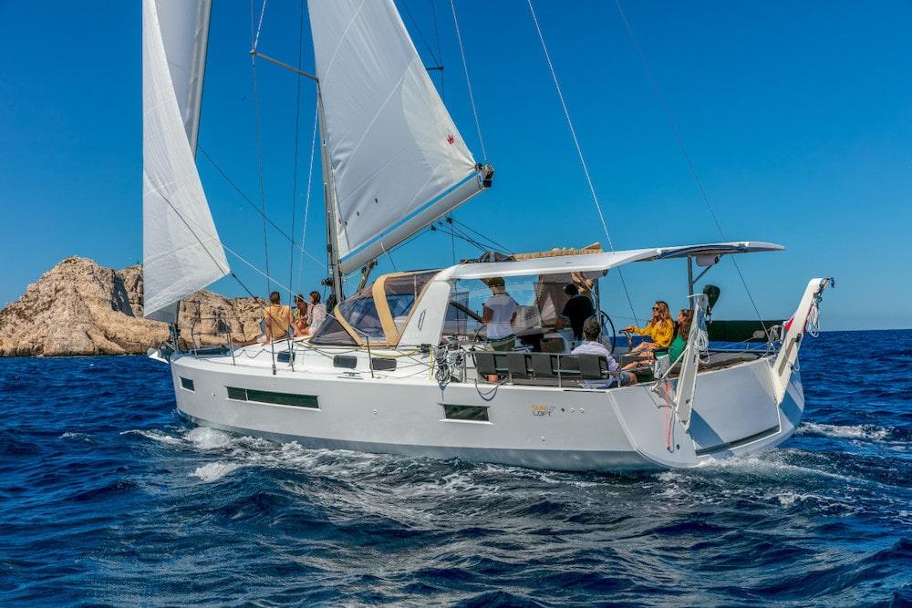sailing boat jeanneau sun loft 47 charter 5 min