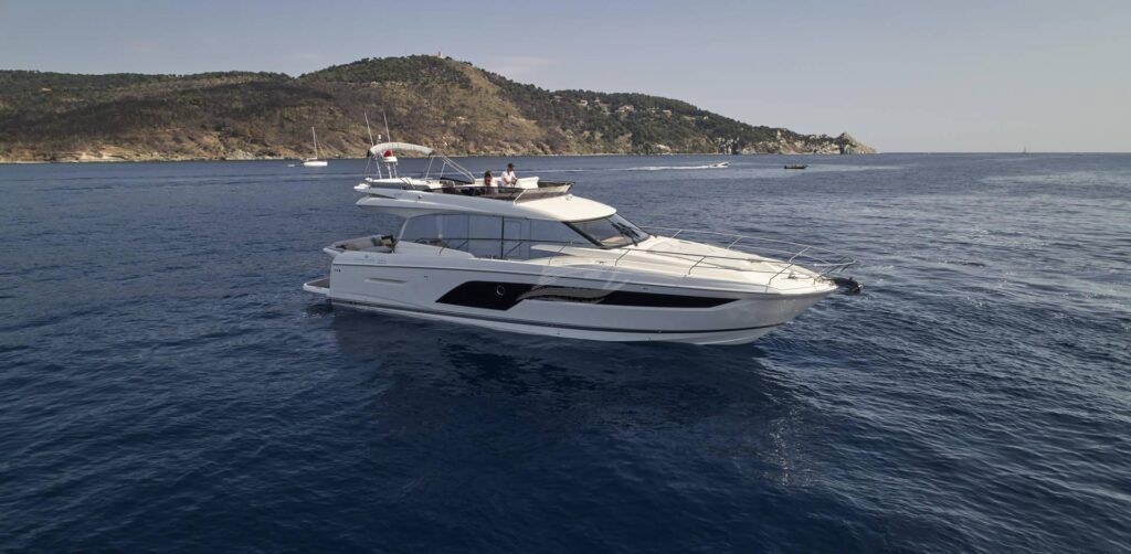 Prestige 590 Fly Luxury motor yacht Croatia 27 min