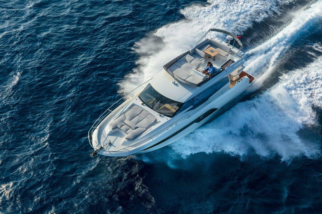 Prestige 590 Fly Luxury motor yacht Croatia 29 min