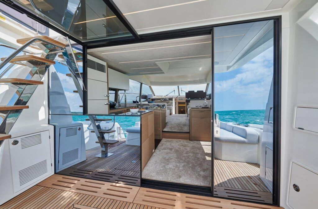 Prestige 590 Fly Luxury motor yacht Croatia 30 min