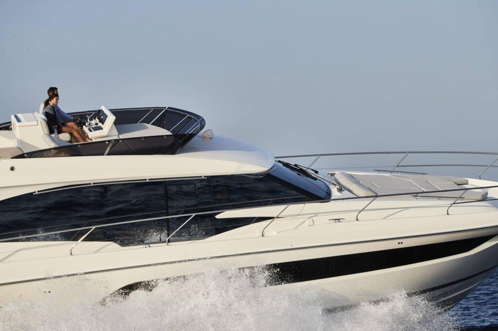Prestige 590 Fly Luxury motor yacht Croatia 31 min