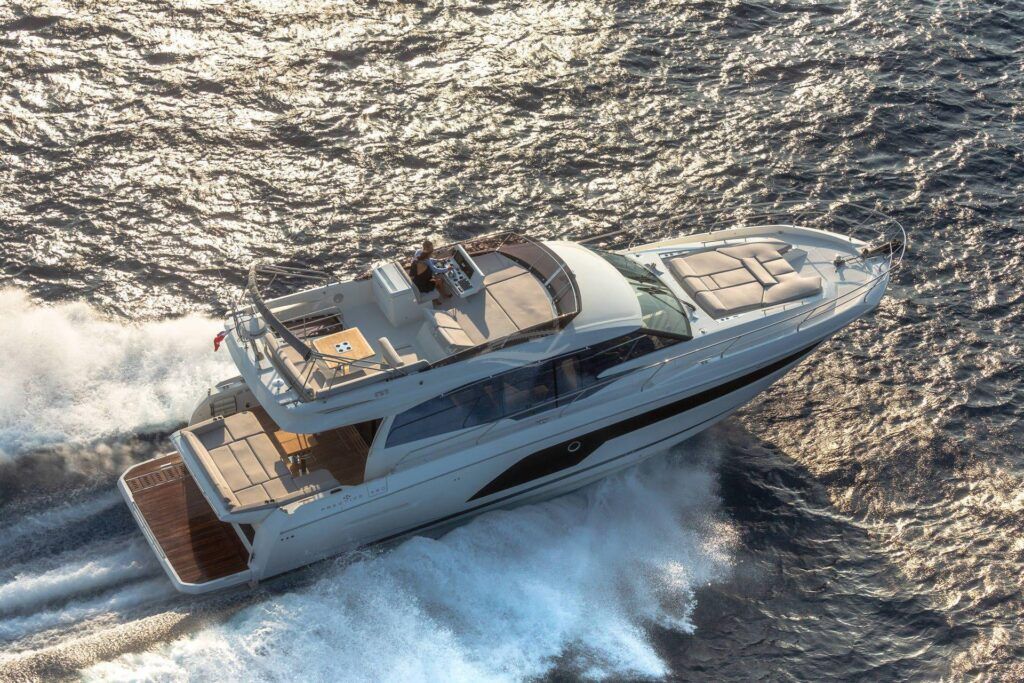 Prestige 590 Fly Luxury motor yacht Croatia 33 min