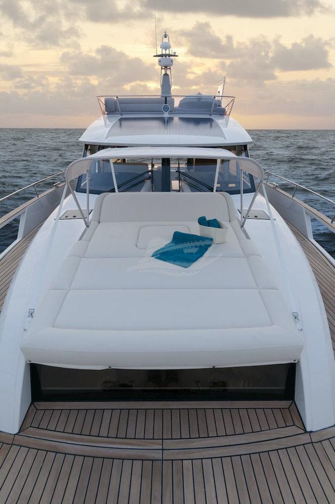 Greenline 48 Hybrid Fly Luxury motor yacht Croatia 47