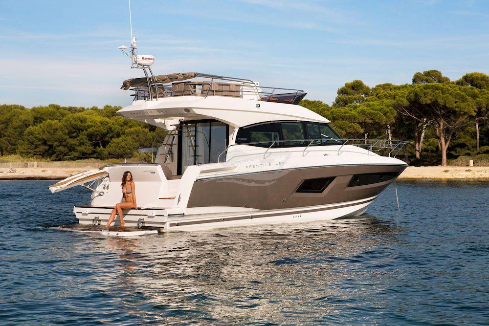 Prestige 420 Fly Luxury motor yacht Croatia 22