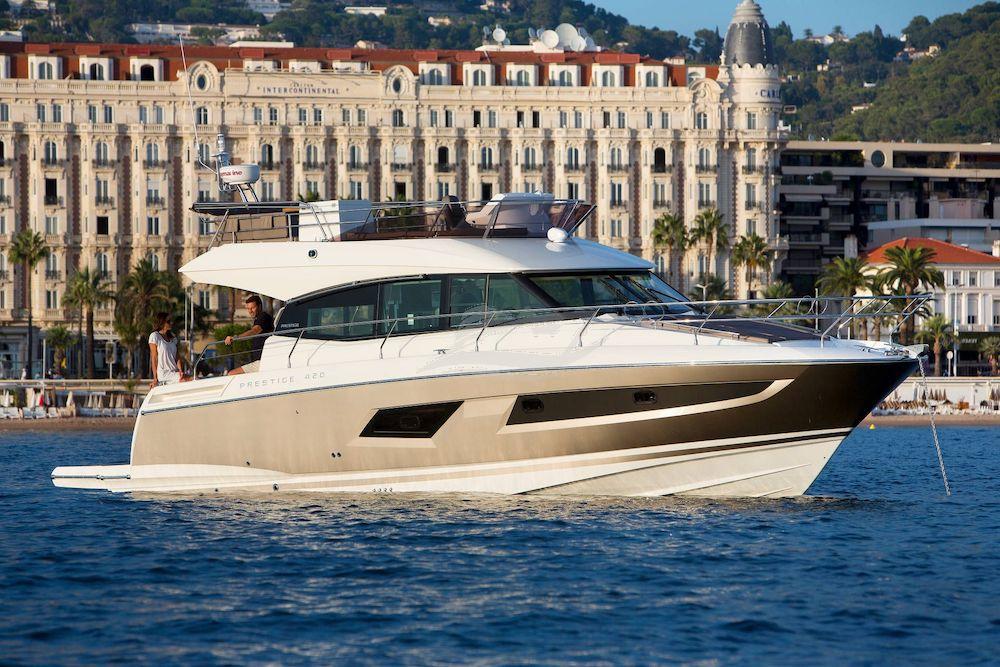 Prestige 420 Fly Luxury motor yacht Croatia 23