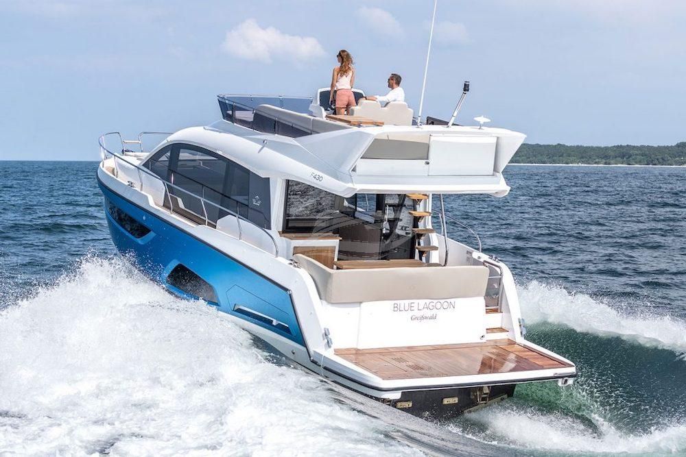 Sealine f 430 Luxury motor yacht Croatia 5