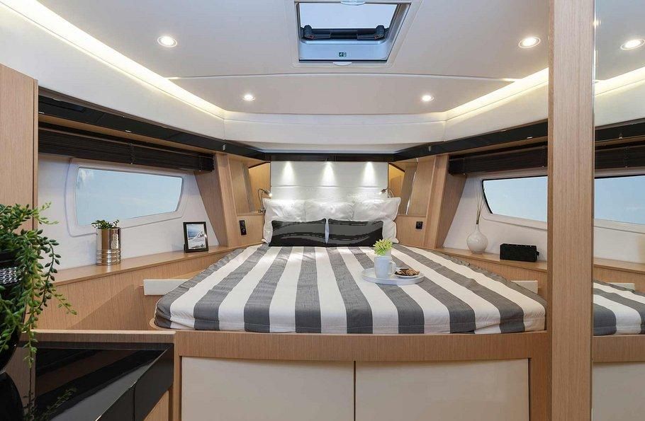 Bavaria 420 Virtess fly Luxury motor yacht Greece 12