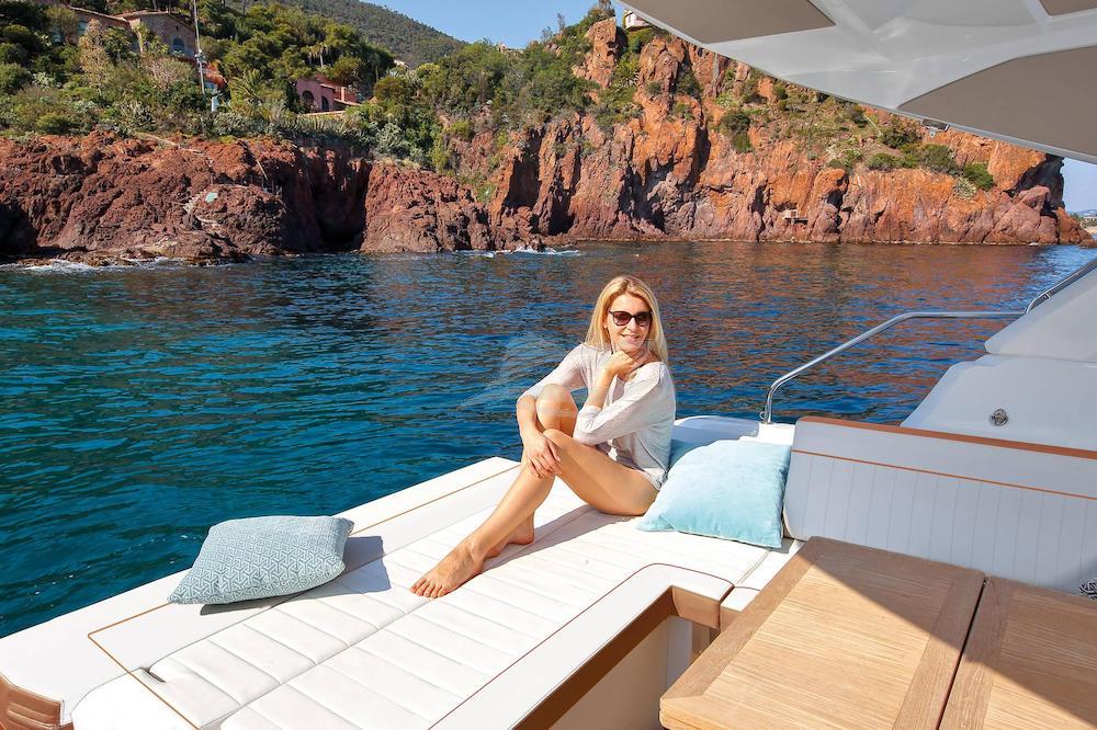 Jeanneau Leader 33 Luxury motor yacht Croatia 1