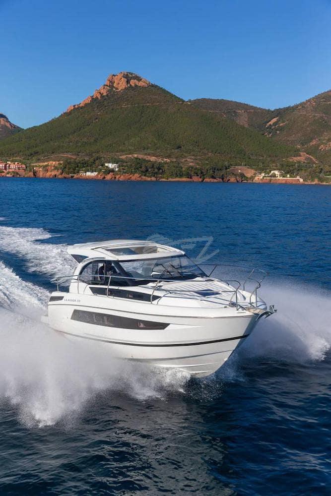 Jeanneau Leader 33 Luxury motor yacht Croatia 15