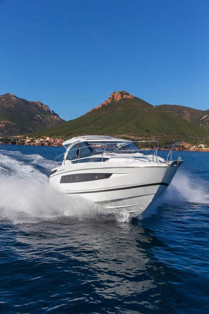 Jeanneau Leader 33 Luxury motor yacht Croatia 2