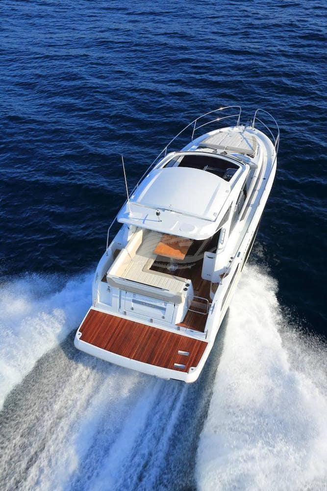 Jeanneau Leader 33 Luxury motor yacht Croatia 21