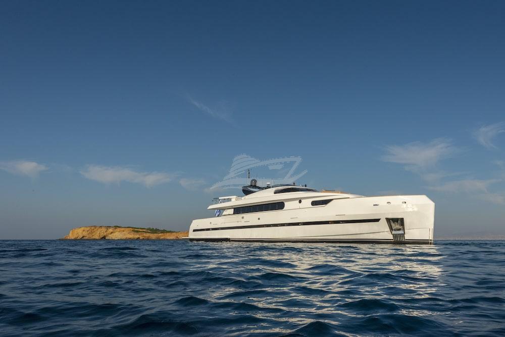 Project steel Luxury motor yacht Greece 6