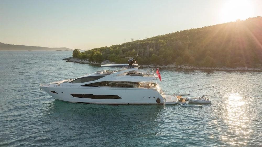 Hunky Dory Of London Luxury motor yacht Croatia 5