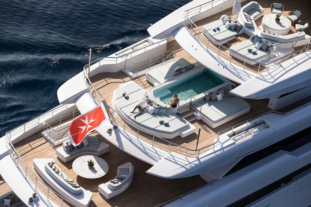 O Pari Luxury motor yacht Mediterranean 10