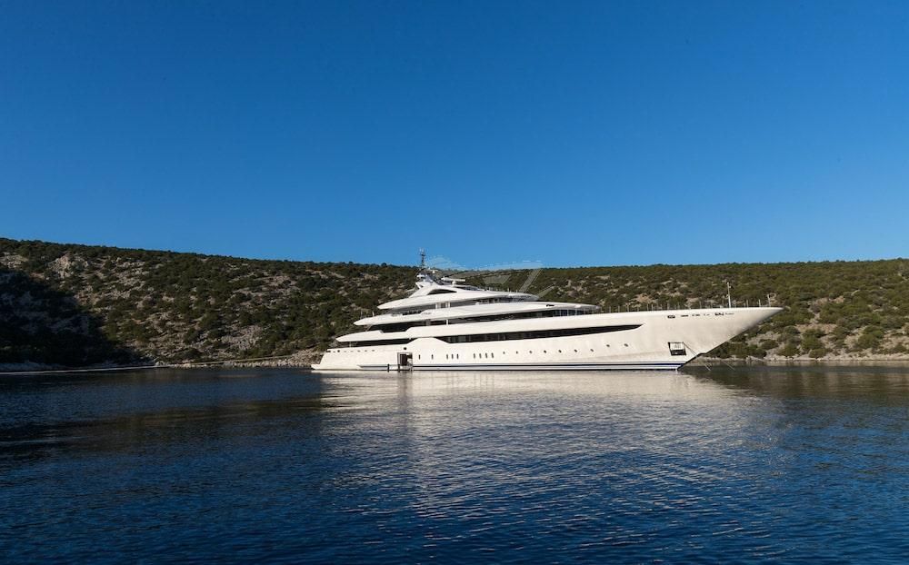 O Pari Luxury motor yacht Mediterranean 12