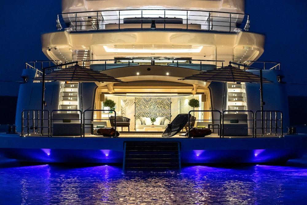 O Pari Luxury motor yacht Mediterranean 14