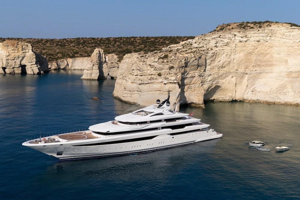 O Pari Luxury motor yacht Mediterranean 4