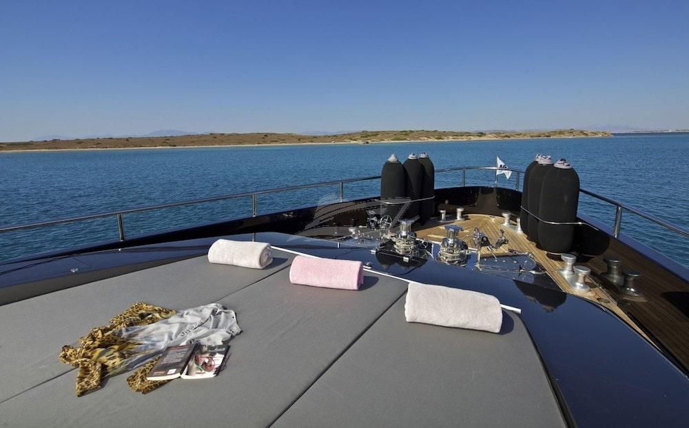 O pati Luxury motor yacht Greece 13