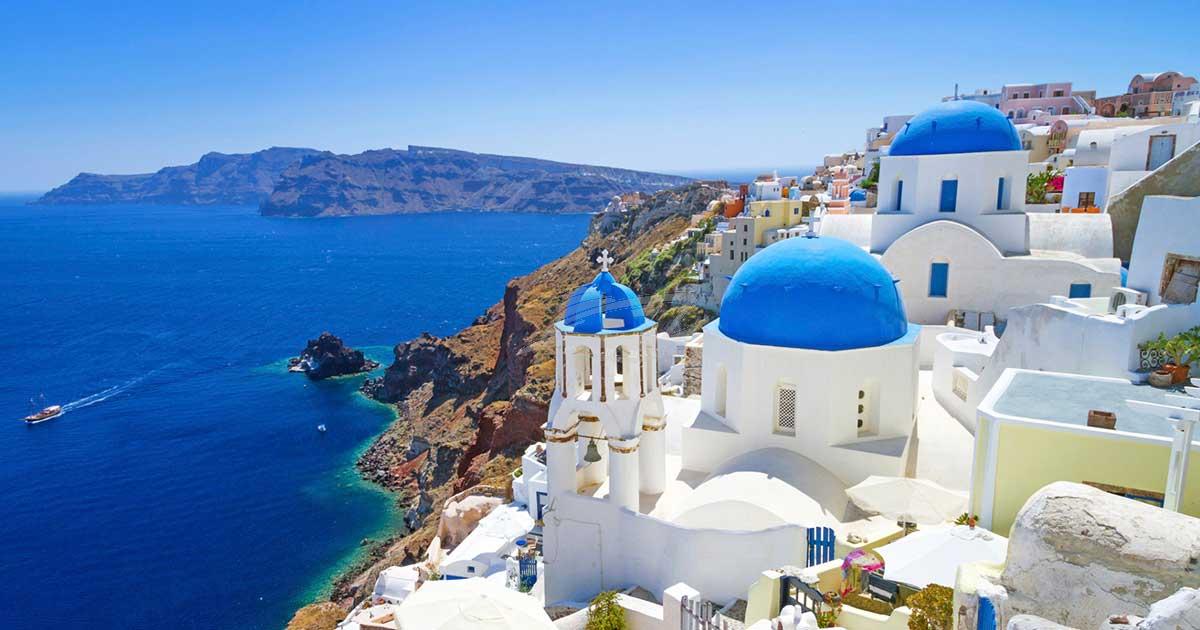 Why Visiting Santorini charter vacation is a Dream Come True