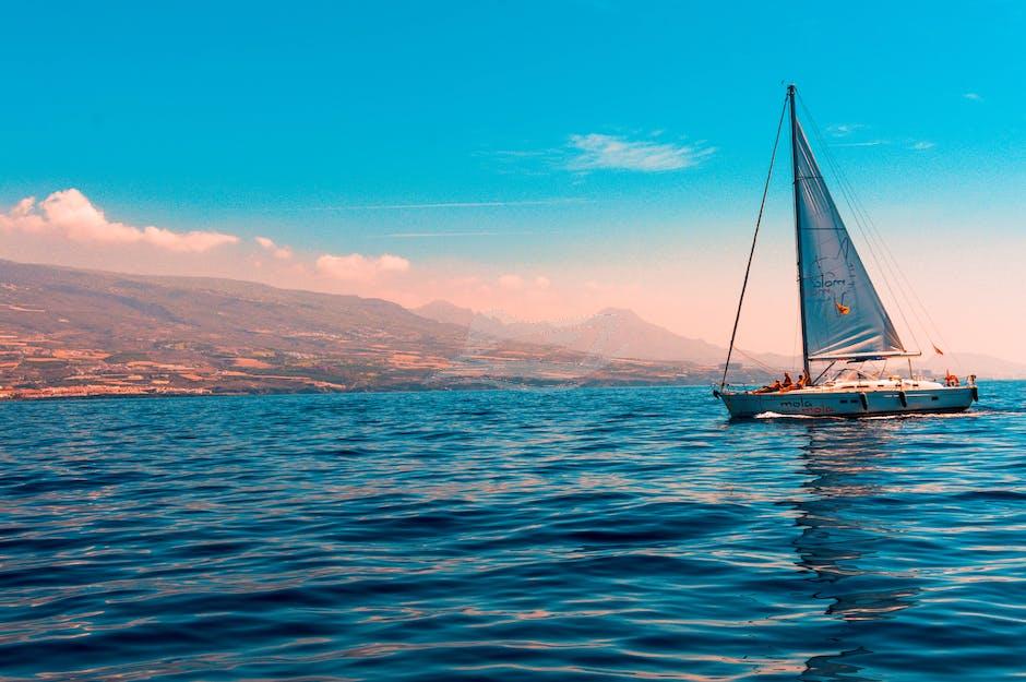 Sailing vs. Motor Yachts: Which One is Right for Your Vacation?