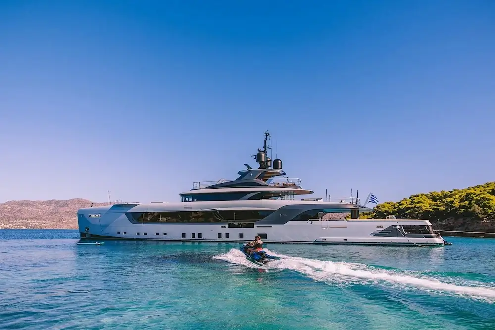 What payment methods are typically accepted by yacht rental companies?